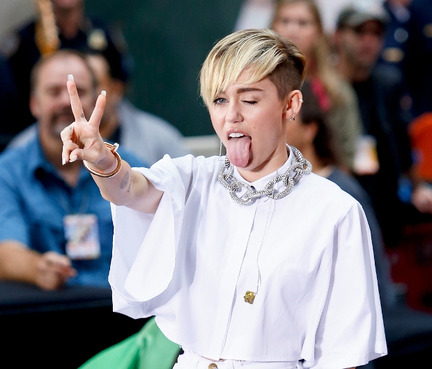 423-bigstock-Miley-Cyrus-OCT--Recording-arti-52131313
