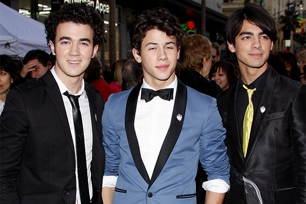 bigstock-Kevin-Jonas-Nick-Jonas-and-Jo-135768023